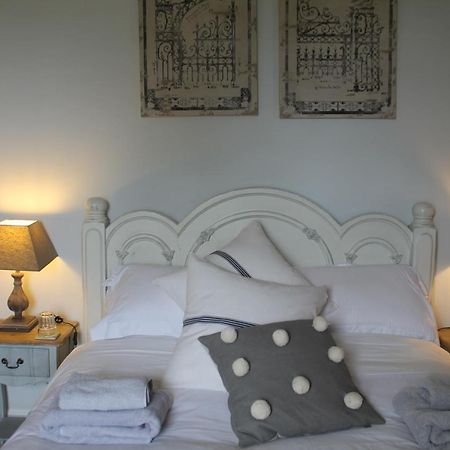 Roundhill Farmhouse Kelston Екстер'єр фото